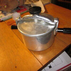 vtg wearever 4qt  chicken fryer low pressure cooker all intact rack jiggler seal